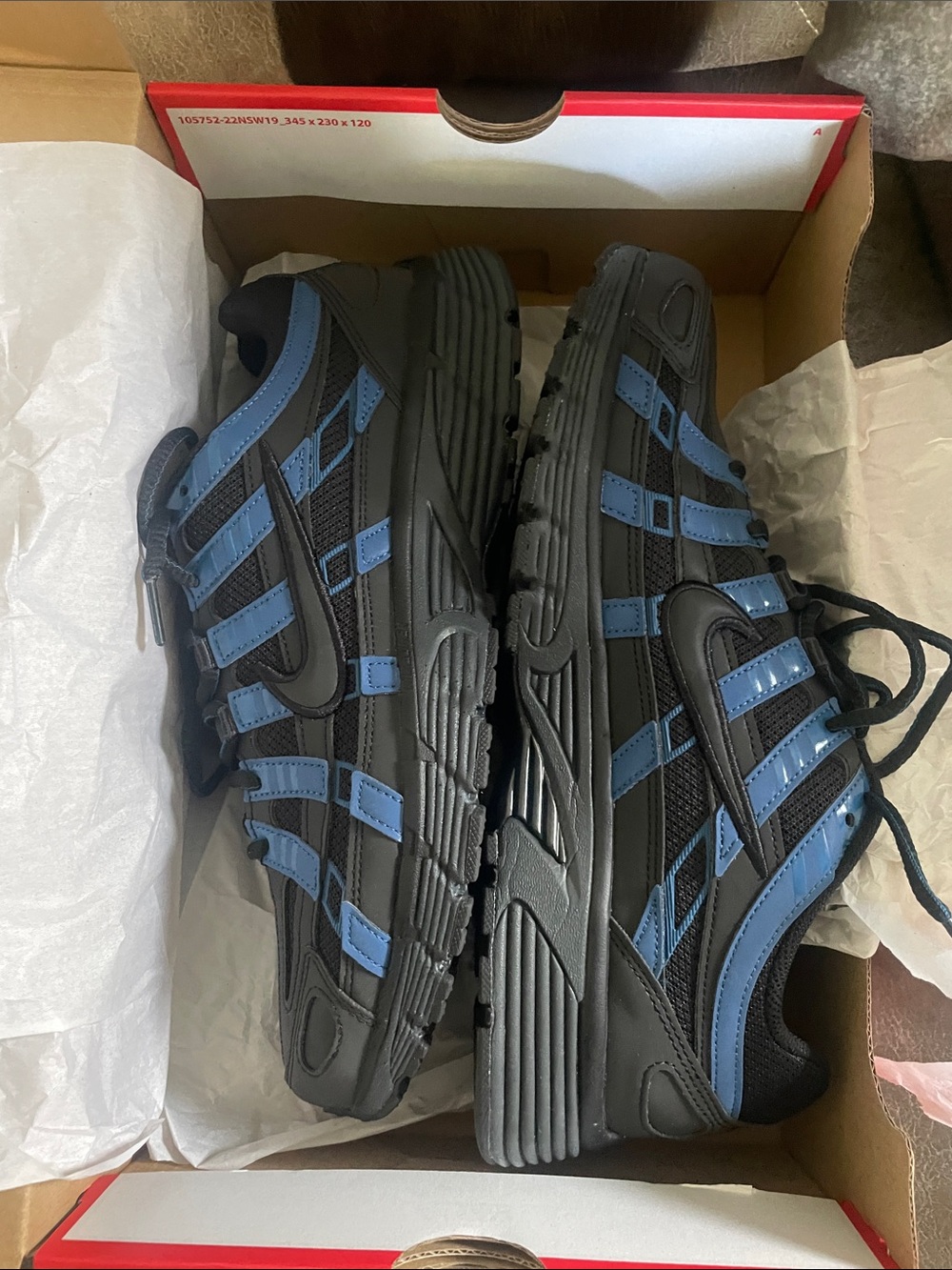 Nike Men's Black and Blue Athletic Sneakers